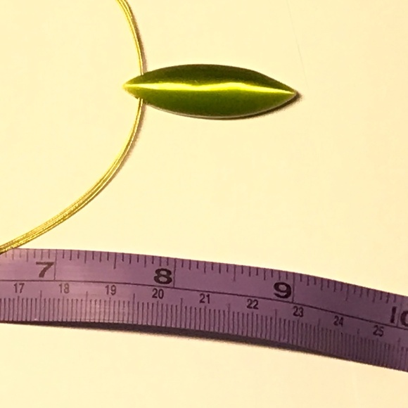 Green Simple Style Necklace W/ Fine Multi-Strands - Picture 4 of 4